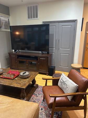 $1,300 / 3br - 1136ft2 - Una habitación disponible en apartamento de tres dormitorios (Roxbury)63655220215683121