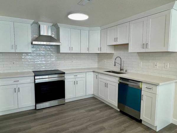 $1,350 / 2br - 1200ft2 - 区1x1分钟车程Available now newly renovated 2 bedroom 2 bath duplex/ta (Sacr (Sacramento)64043669964163121