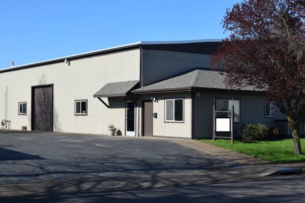 $2,395 / 3570ft2 - Warehouse Shop with Offices Excellent Location in West Eugene (11th & Bertelsen Eugene  OR 126 / Beltline)63747357426433120
