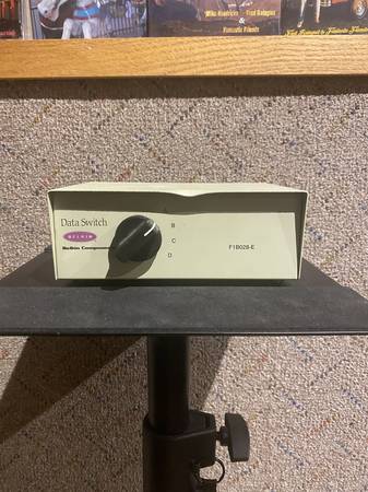 Belkin Components Data Switch F1B028-E 1