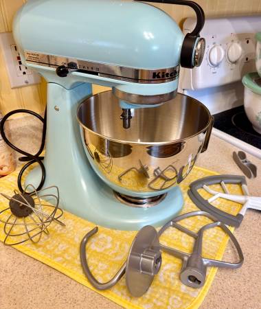 Kitchen Aid Value Bundle Artisan® Series 5 Quart Tilt-Head Stand Mixer 1