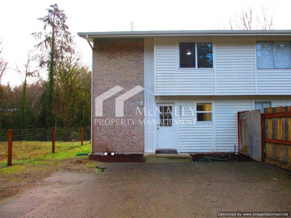 Newly Updated End Unit 2 Bedroom 1.5 Bath Gig Harbor Apartment 1