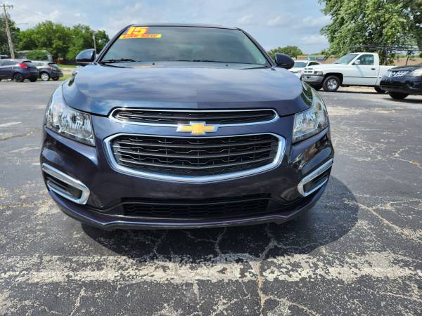 2015 Chevy Cruze LT Como Nuevo !! - $11,950 (102 e. Nichols Spring Hill ks)63621942363267124