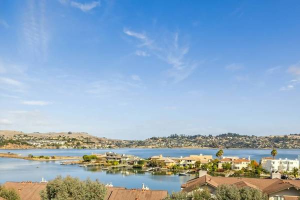 $4,331 / 1br - 832ft2 - 1 Bed, Community Garden, Natural Stone Countertops (mill valley)63847024612609124