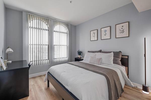 $3,299 / 2br - 948ft2 - 2/BD 2/BA Luxury Oasis in DTLA!63700899784067122