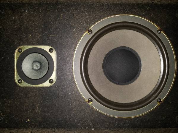 REALISTIC MC-600  Solid timber 2/3 way Bookshelf speakers from the 70s 1
