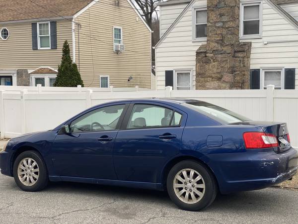 2009 Mitsubishi Galant 1
