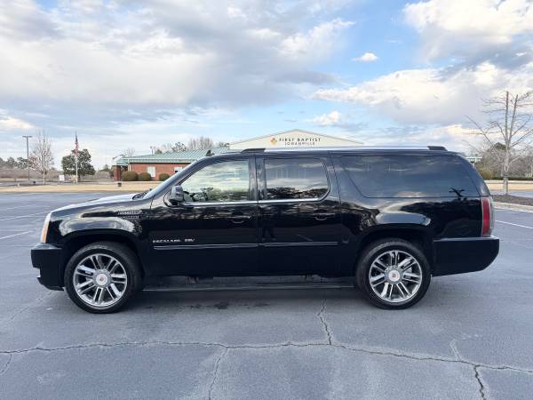 Escalade ESV AWD Cadillac 2014 - $10,000 (Loganville)63621080301315124