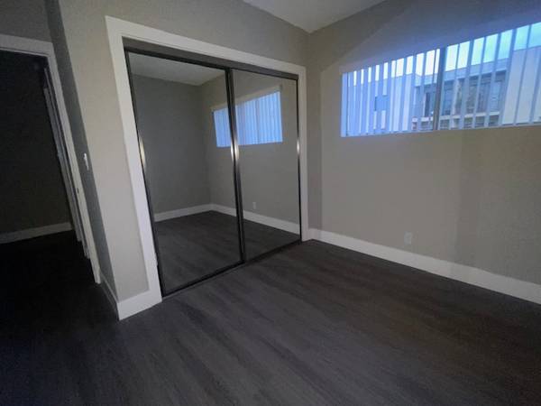 $2,295 / 2br - $2295-2 + 1 1/2 Townhouse Hawthorne-14012 Doty Ave (Hawthorne)63701148689921122