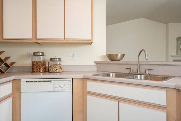$2,052 / 2br - 1045ft2 - $1000 off 1st month's rent on select units. Call for details! (Wilsonville - Woodburn Shopping Mall, Bridgeport Shopping)63999455822595123