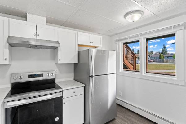 $1,650 / 2br - 820ft2 - Updated 2 Bedroom Near JBER! (5310 Lionheart Dr)64014172112643122