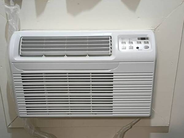 Gree 26"Air Conditioner wall units with sleeves 1