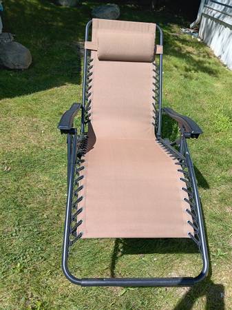 Zero gravity folding chair/lounge 1