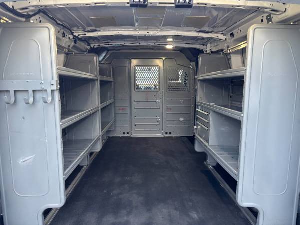 2015 Ford TRANSIT 150 V6 - Photo 10