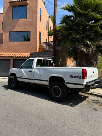 1997 Chevrolet K1500 Cheyenne 4x4 con transmisión manual - $5.800 (Silver Lake)63470773610499123