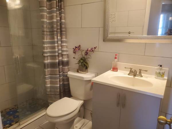 $556 / 4br - Baño privado con habitación lista para mudarse (Burlingame, CA)63824143775235122