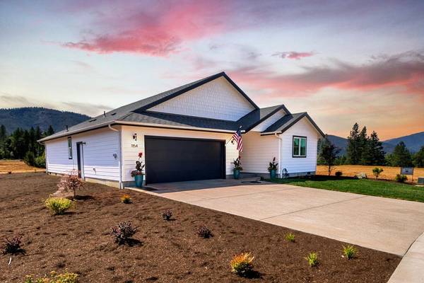 $389,000 / 3br - 1570ft2 - Nueva Casa en Cave Junction IVRE#2679 Venta Pendiente! (Cave Junction)64305205089026121