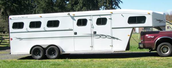 Trails West 3-Horse Gooseneck Side Tack Extra Storage 1