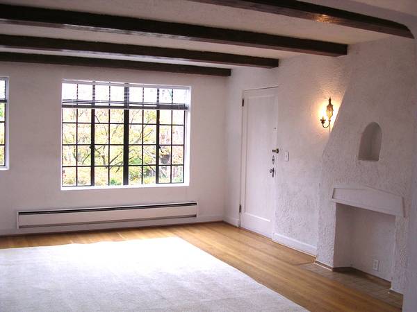 $2,100 / 1br - 696ft2 - $2,100 mo/1 br – Old World Charm/Beamed Ceilings, Hardwood Floors (Capitol Hill)63659566889089124