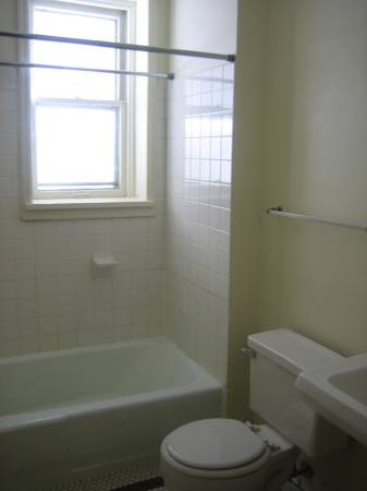 $1,290 / 2br - 725ft2 - 586 Holly Ave // OCTOBER // Hardwood Floors (St Paul -- Crocus/Ramsey Hill/Mitchell Hamline)64003959247233124