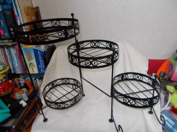 A plant stand 1