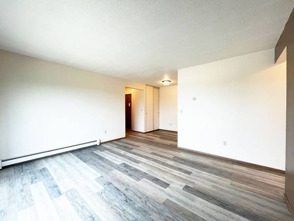 $825 / 2br - 650ft2 - 2BD 1BA, Pet-Friendly with Pet Deposit, Great Location (505 Park Street, Minot, ND)63995824067586121