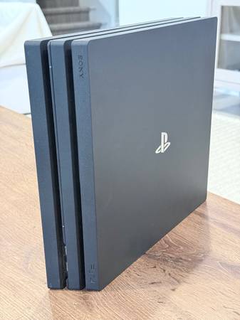 PS4 Sony PlayStation 4 Pro Black 1TB,  DUALSHOCK 4 Controller 1