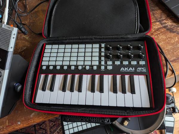 Akai Professional APC Key 25 MK2 25-Key USB MIDI Keyboard