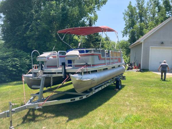 Pontoon boat 1