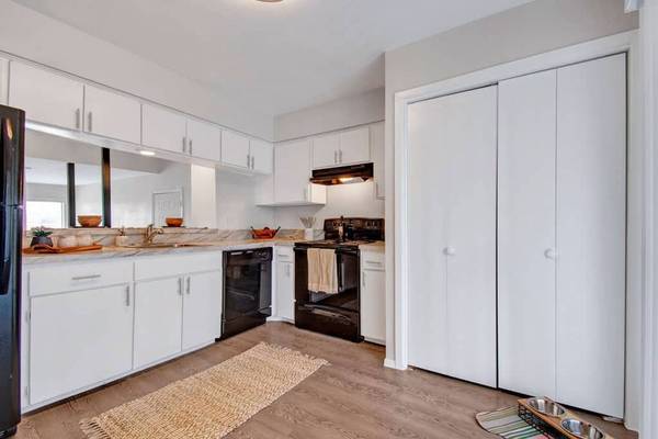 $950 / 1br - 700ft2 - Heat, Ceiling Fans, Close to laundry room (8225 Calmont Ave, Fort Worth, TX)63622616040195121