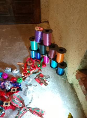 Xmas Ribbon Bows And Streemers 1