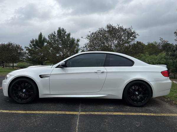 2011 E92 M3 (DCT) 1
