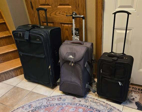 Suitcases - $20 (Sioux Falls)634711242357791212
