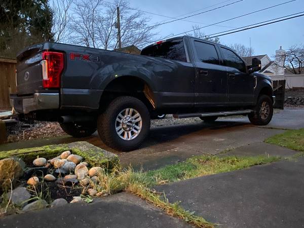 2017 Ford F350xlt fx4 Crew Cab $40,000 OBO - $40,000 (Tacoma)63623589667971123