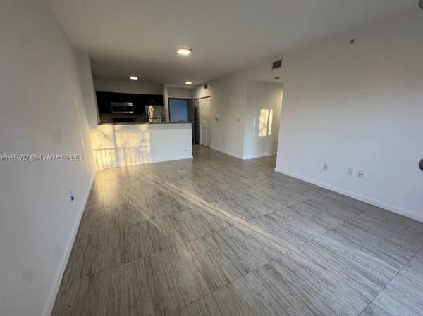 $2,300 / 1br - 800ft2 - Chic 1bd in Boutique Building Steps from Miracle Mile! (Coral Gables)64001848445315124