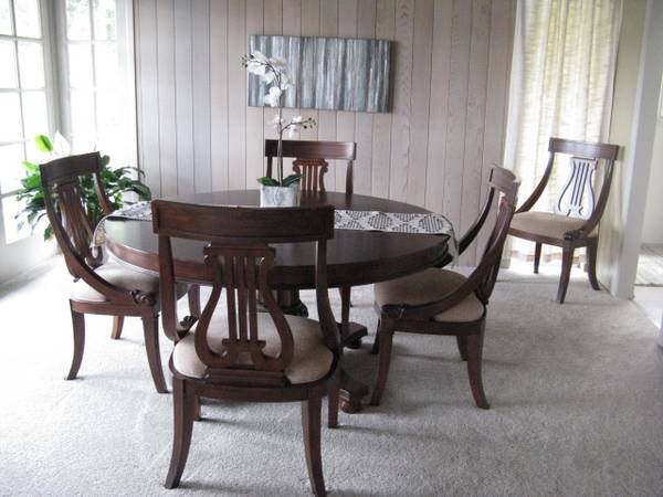 Beautiful* Dining Room Table & Chairs 1
