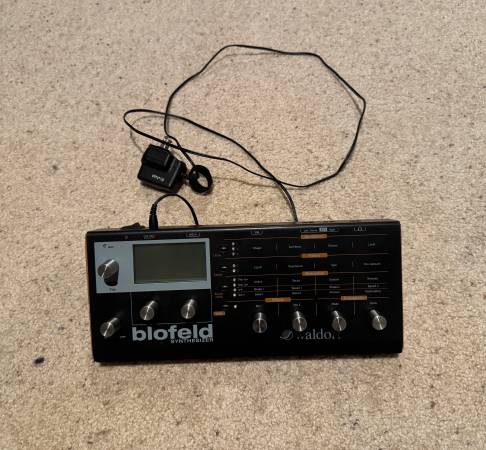 Waldorf Blofeld (black) + License SL, fully loaded + custom stand