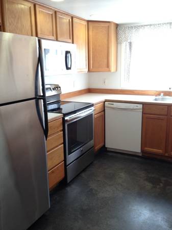 $2,000 / 2br - 860ft2 - 860sqFt/2br - Quiet MIL in NE Seattle W/D (Seattle)63866941990659124