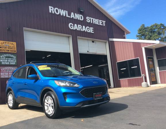 2020 Ford Escape SE (AWD)- ONE- OWNER + GORGEOUS! 1