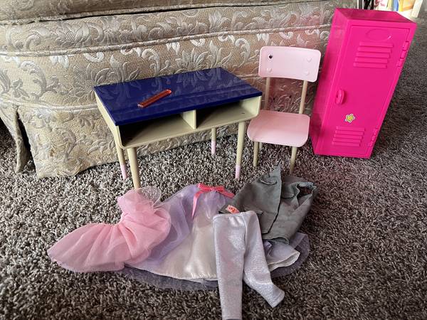Schoolroom Playset and Doll Clothes 1