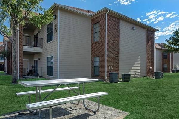 $1,207 / 1br - 700ft2 - Get an amazing workout in our fully equipped Fitness Center! (Dallas - Dallas)63796257718275120