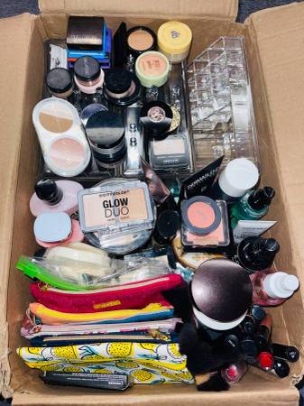 LARGE MAKE-UP COLLECTION 1