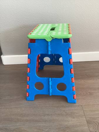 Step stool folding with handed 1