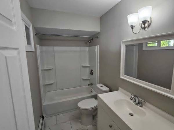 $3000.00 / 3br - 750ft2 - Recently renovated 3 bedrooms, 1 bath apartment in a quiet neighborhoo63762780420483123