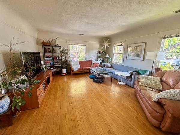Bedroom Available in Berkeley House 1