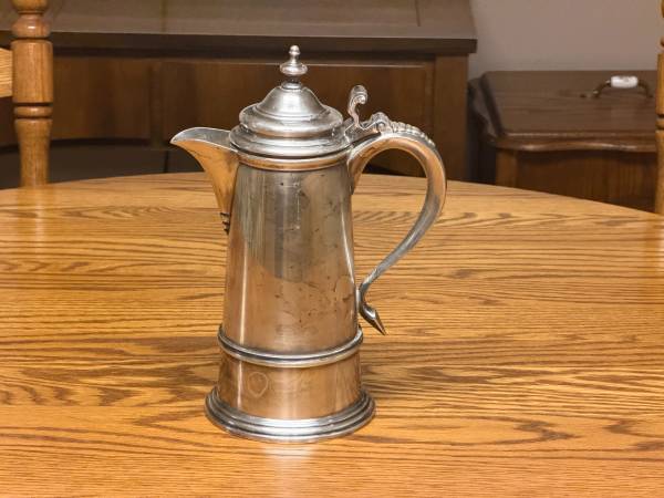VINTAGE SILVER-PLATED COFFEE POT 1