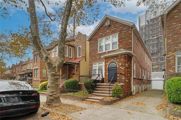🏡Welcome to a fully detached brick home🏠 1