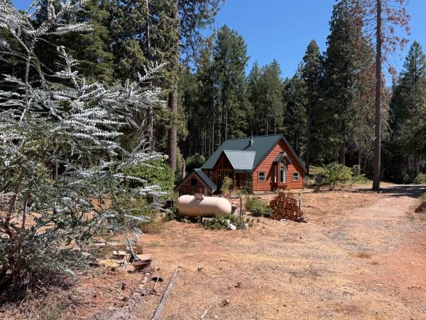 $345,000 / 2br - 1500ft2 - JUST REDUCED!  Cozy 1,500 sq ft Cabin on 20 Acres, Fully Off Grid (Nevada City)63952102744066121