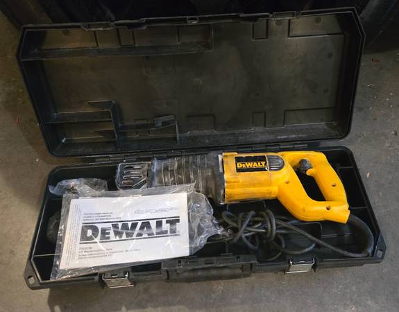 DeWalt DW303M Variable Speed Corded Heavy Duty Reciprocating Saw 1
