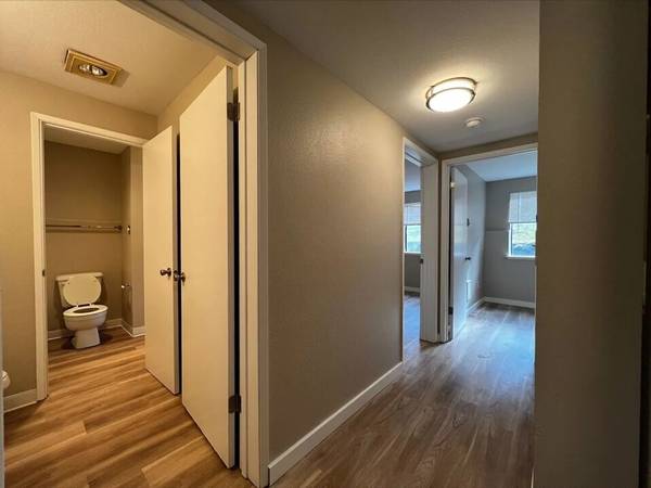 $1,845 / 2br - 933ft2 - 933 Sq Ft 2 Bed / 1.5 Bath! Our gorgeous views won't disappoint! (Tacoma - West End)64031305621891120